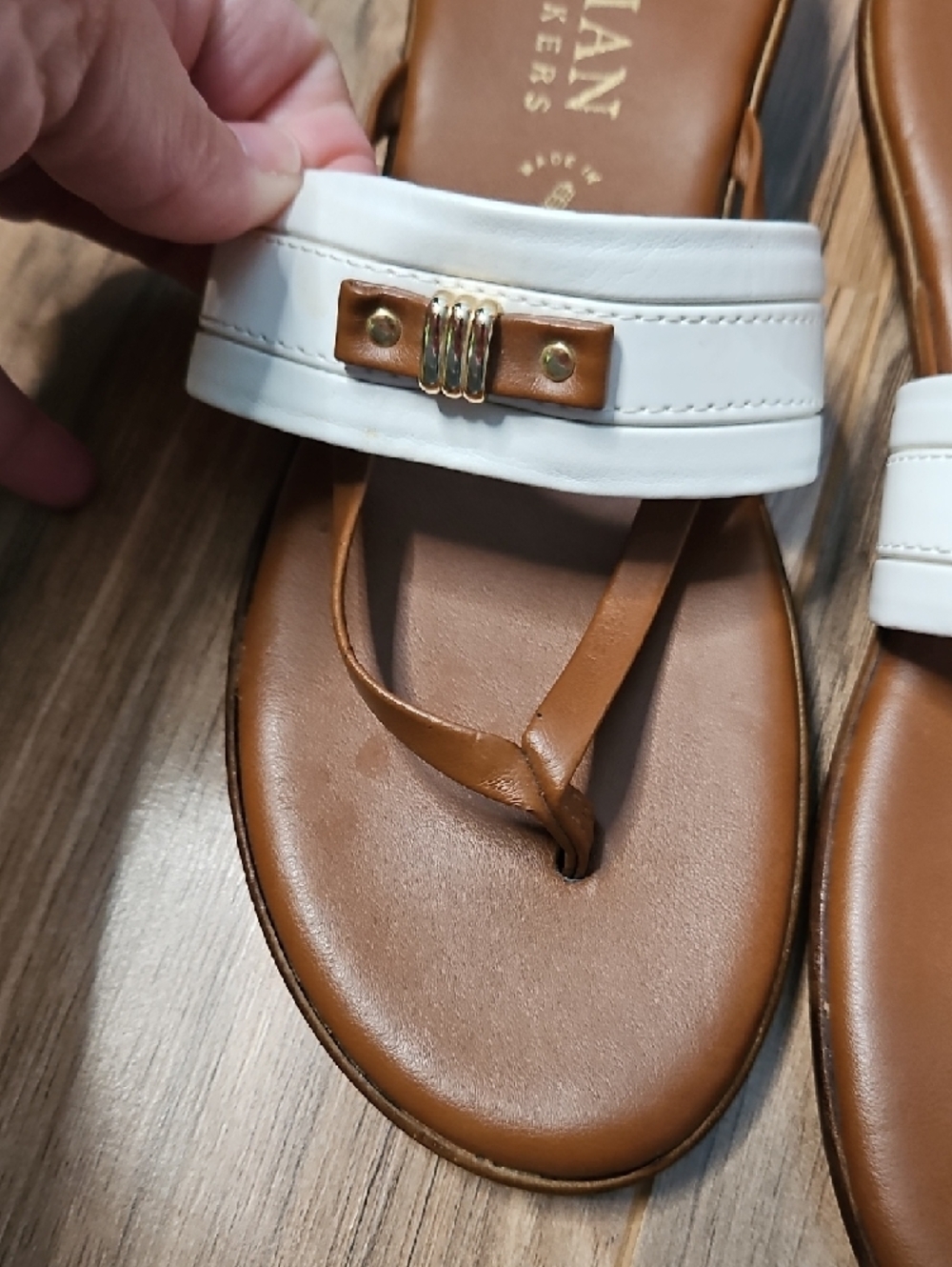 Italian Shoemakers White and Brown Leather Slide Thong Sandals 8 - Picture 10 of 11